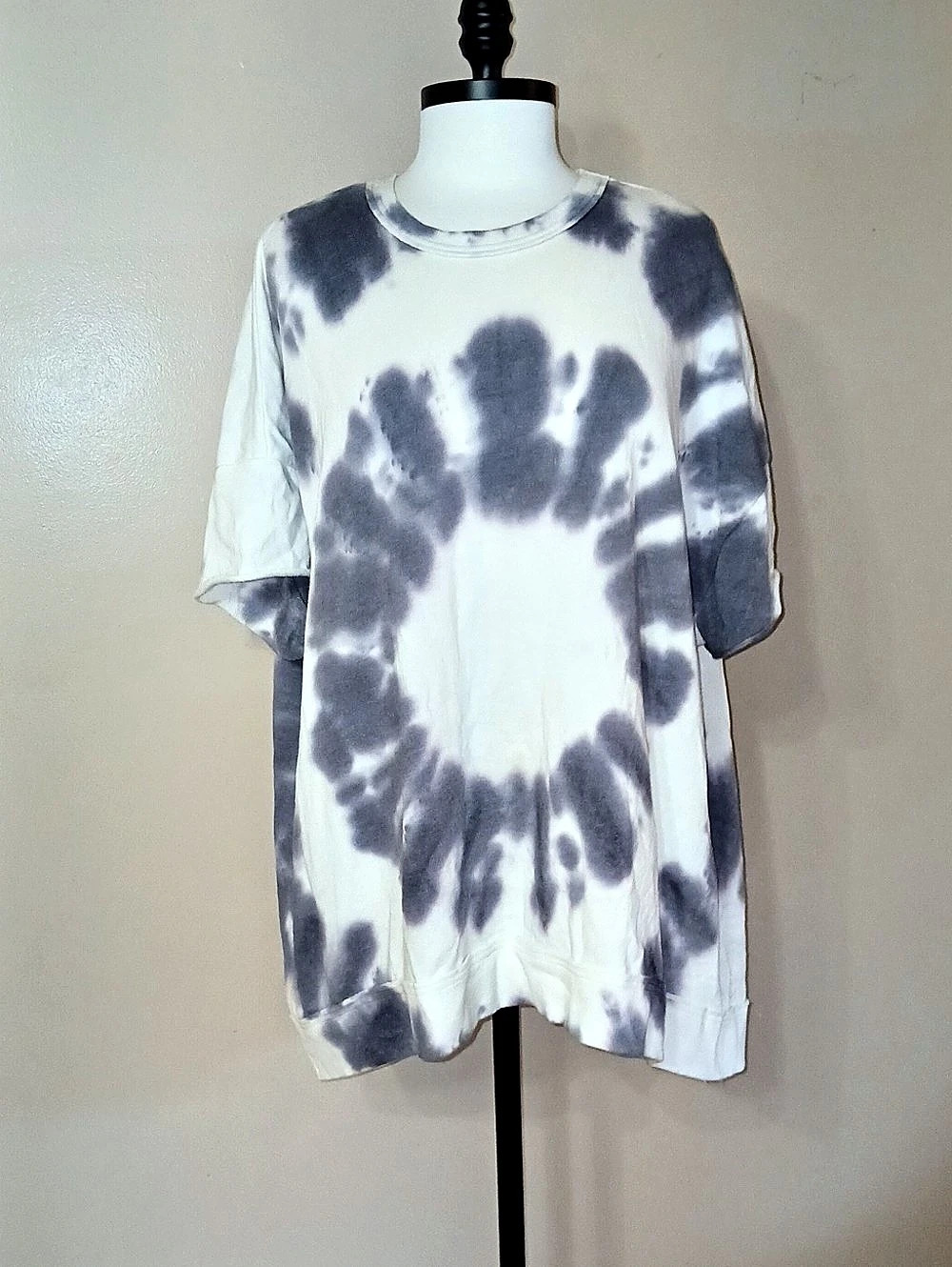 Tie-Dye Short Sleeve Tee in White & Purple